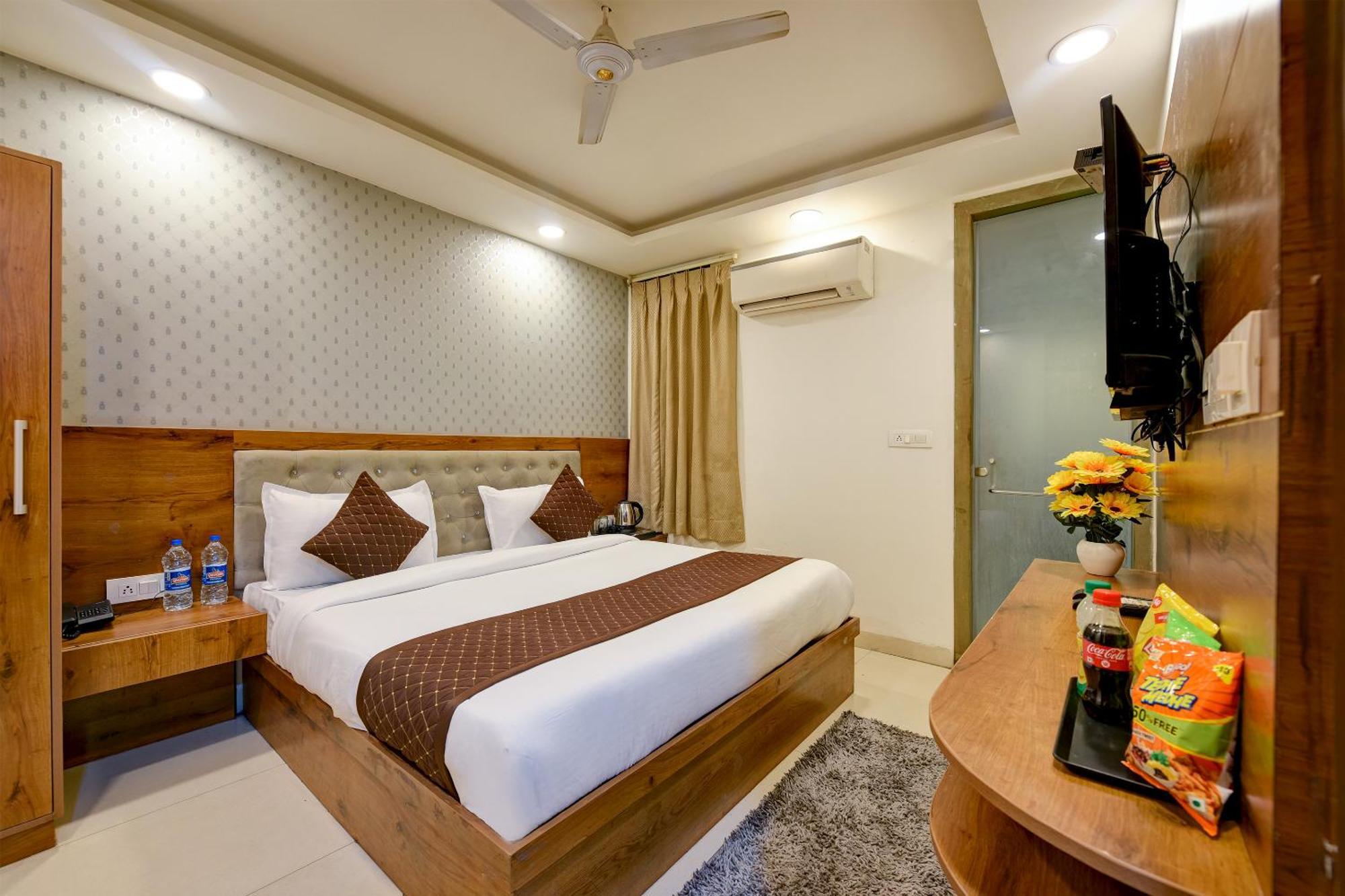 Hotel Grand Qubic Near Delhi Airport Nuova Delhi Esterno foto